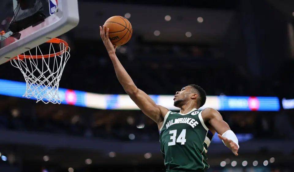 关于字母哥连续三场比赛得分超过表现优异，澳大利亚队不断突破！引发球迷热议的信息-AYX爱游戏中国