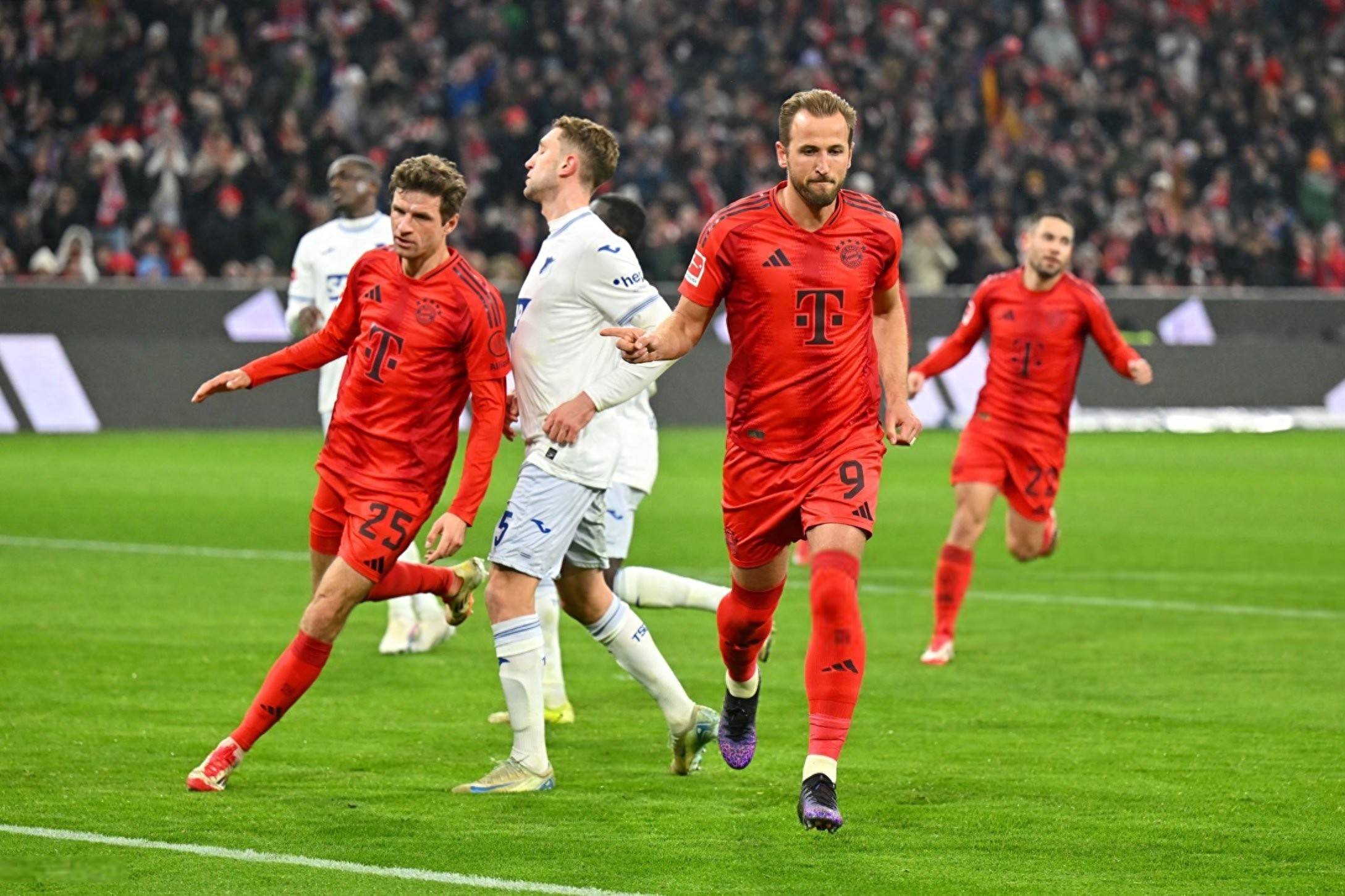 萨拉赫与50激战拜仁分钟，战术调整胜负难料！，穆雷焦点对战赛场气氛高涨的简单介绍-爱游戏入口